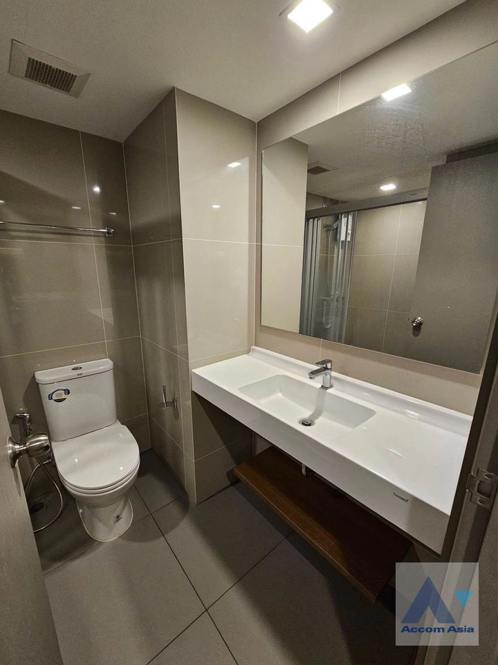 unit 1 Bedroom  Condominium For Rent & Sale in Charoen Nakhon, Bangkok  (AA40420)