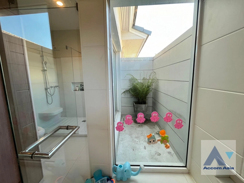 12  5 br House For Sale in Bang Na ,Bangkok  at Nantawan Village Srinakarin AA40435