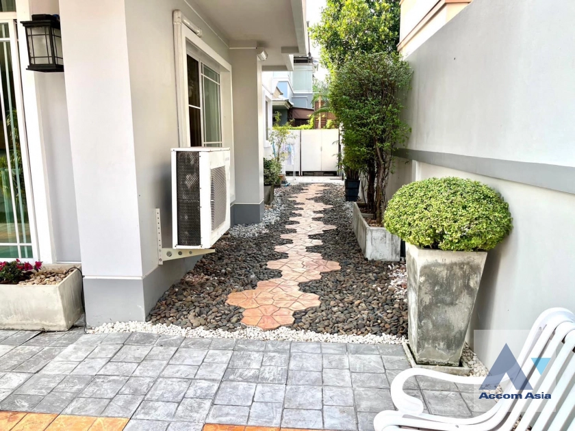 19  5 br House For Sale in Bang Na ,Bangkok  at Nantawan Village Srinakarin AA40435