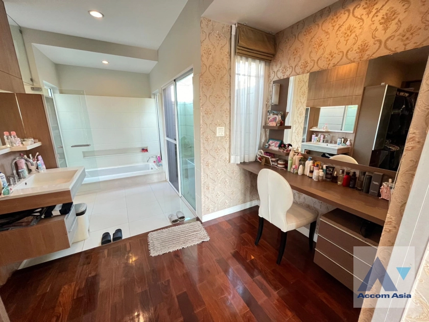 8  5 br House For Sale in Bang Na ,Bangkok  at Nantawan Village Srinakarin AA40435