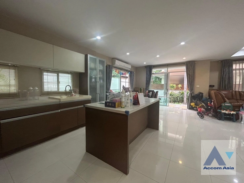 5  5 br House For Sale in Bang Na ,Bangkok  at Nantawan Village Srinakarin AA40435