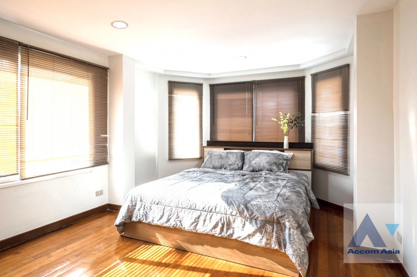 13  5 br House For Rent in Ratchadaphisek ,Bangkok MRT Lat Phrao at Busarakum Place AA40436