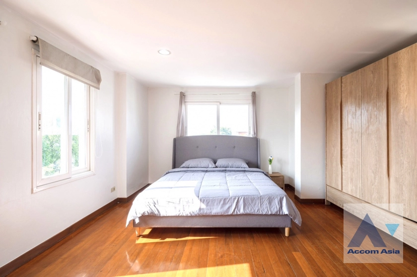 15  5 br House For Rent in Ratchadaphisek ,Bangkok MRT Lat Phrao at Busarakum Place AA40436