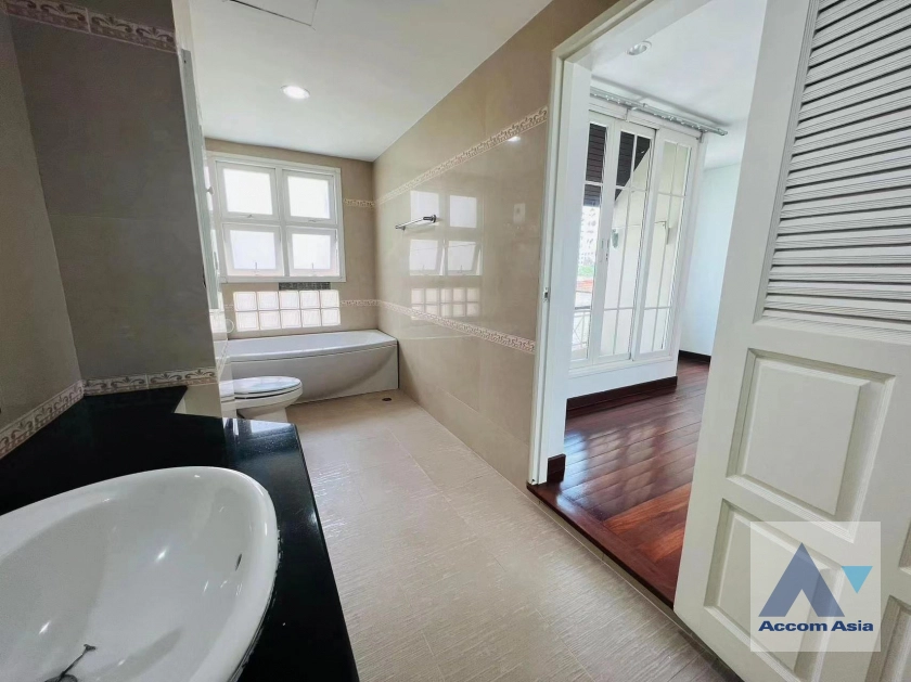 17  5 br House For Rent in Ratchadaphisek ,Bangkok MRT Lat Phrao at Busarakum Place AA40436