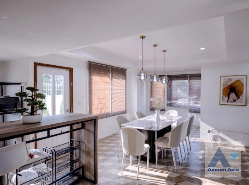 8  5 br House For Rent in Ratchadaphisek ,Bangkok MRT Lat Phrao at Busarakum Place AA40436