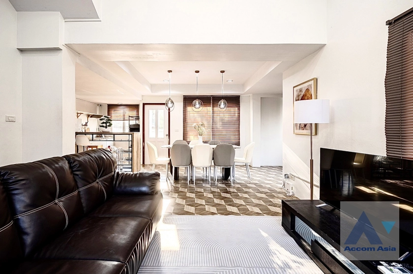  1  5 br House For Rent in Ratchadaphisek ,Bangkok MRT Lat Phrao at Busarakum Place AA40436