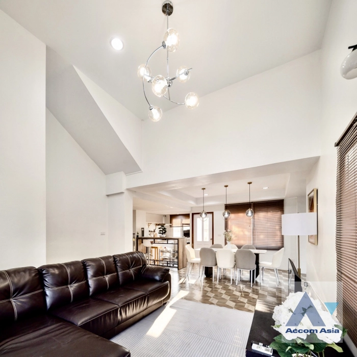 5  5 br House For Rent in Ratchadaphisek ,Bangkok MRT Lat Phrao at Busarakum Place AA40436