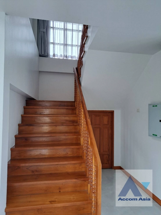 8  4 br House For Rent in Pattanakarn ,Bangkok  AA40443