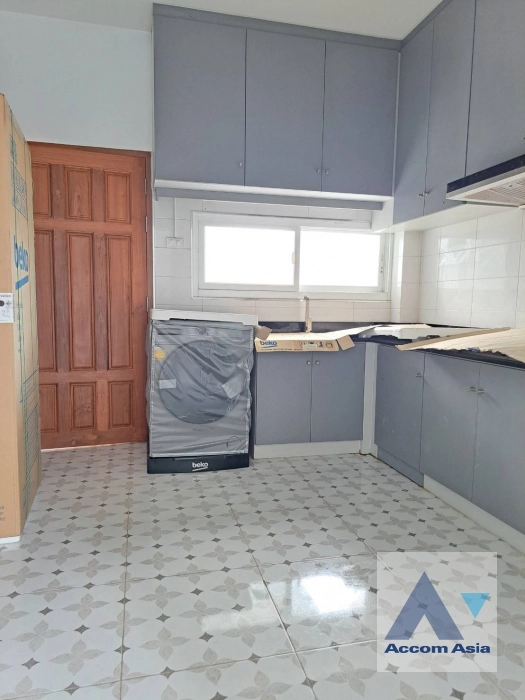  4 Bedrooms  House For Rent in Pattanakarn, Bangkok  (AA40443)