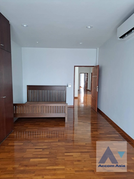 14  4 br House For Rent in Pattanakarn ,Bangkok  AA40443