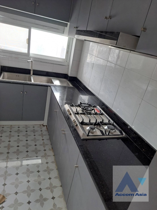  4 Bedrooms  House For Rent in Pattanakarn, Bangkok  (AA40443)