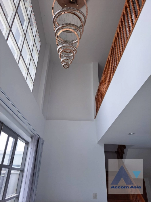 10  4 br House For Rent in Pattanakarn ,Bangkok  AA40443