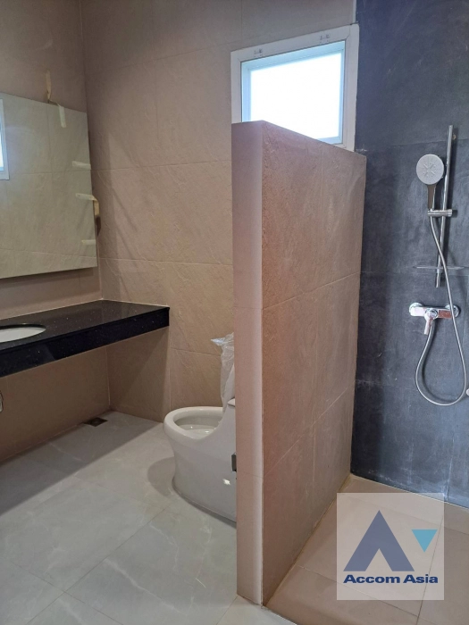 27  4 br House For Rent in Pattanakarn ,Bangkok  AA40443