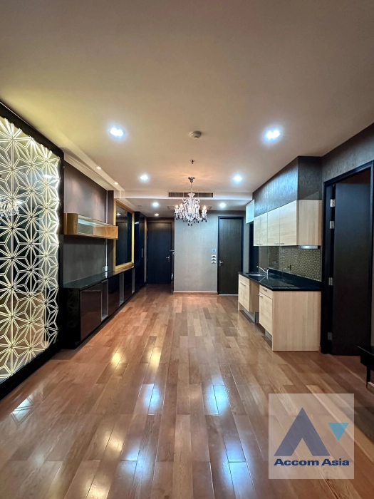  2 Bedrooms  Condominium For Sale in Ploenchit, Bangkok  near BTS Chitlom (AA40445)