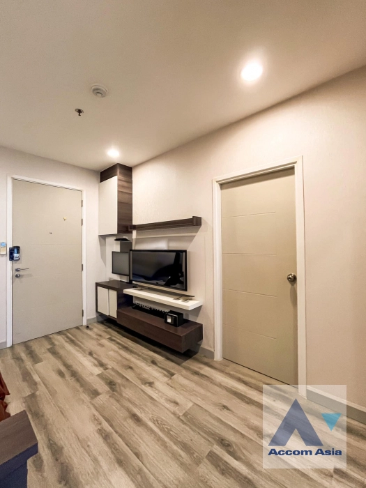 unit 1 Bedroom  Condominium For Rent & Sale in Sathorn, Bangkok  near BTS Chong Nonsi (AA40446)