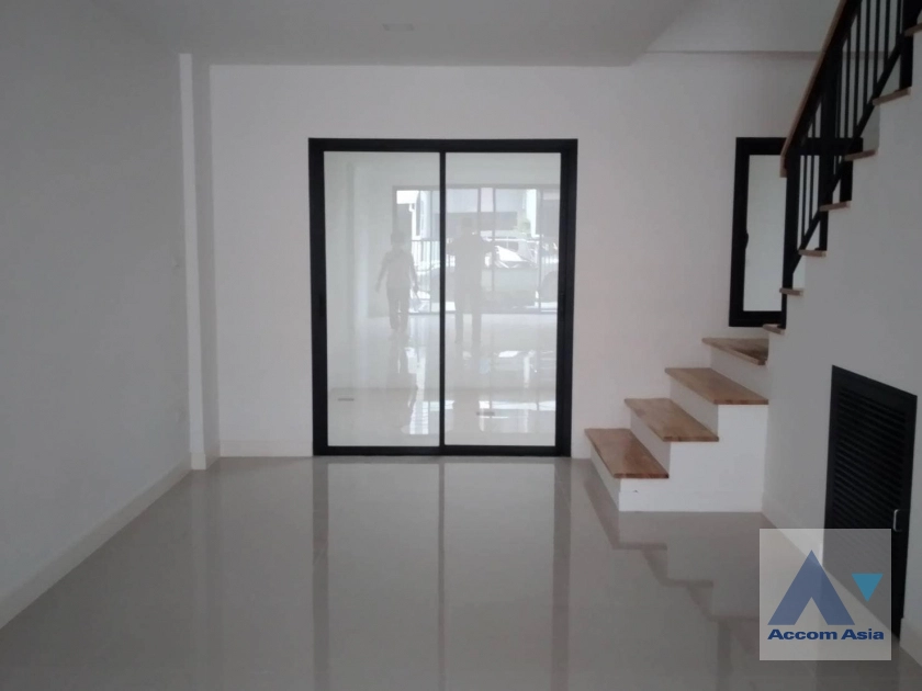 Home Office |  3 Bedrooms  Townhouse For Rent in Petchkasem, Bangkok  (AA40457)