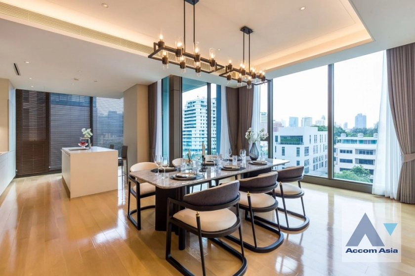  2 Bedrooms  Condominium For Sale in Ploenchit, Bangkok  near BTS Chitlom - BTS Ratchadamri (AA40469)