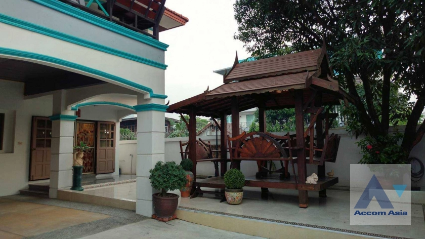  3 Bedrooms  Townhouse For Rent in Latkrabang, Bangkok  (AA40481)