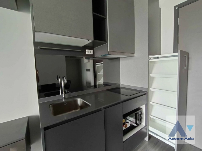 unit 1 Bedroom  Condominium For Rent in Silom, Bangkok  near BTS Sala Daeng - MRT Sam Yan (AA40506)