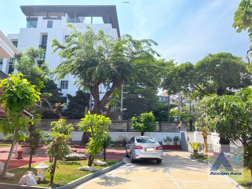  1  House For Sale in Sukhumvit ,Bangkok BTS Ekkamai AA40511