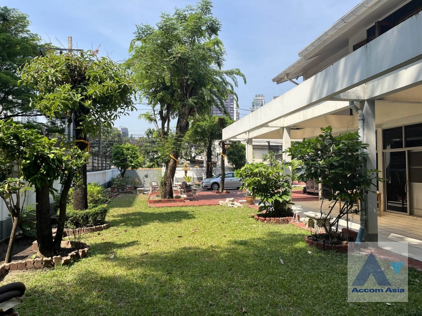 unit House For Sale in Sukhumvit, Bangkok  near BTS Ekkamai (AA40511)