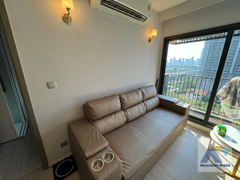  1 Bedroom  Condominium For Rent in Phaholyothin, Bangkok  near MRT Rama 9 - ARL Makkasan (AA40521)