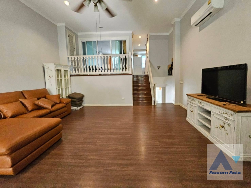 5  3 br Townhouse for rent and sale in Bang Na ,Bangkok BTS Bearing at Fantasia Villa 2 AA40526