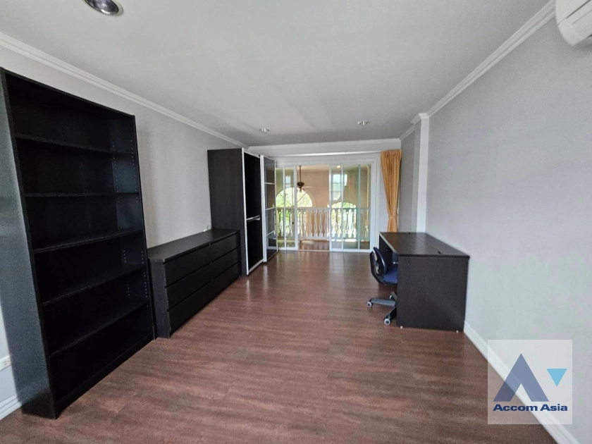 unit 3 Bedrooms  Townhouse For Rent & Sale in Bang Na, Bangkok  near BTS Bearing (AA40526)