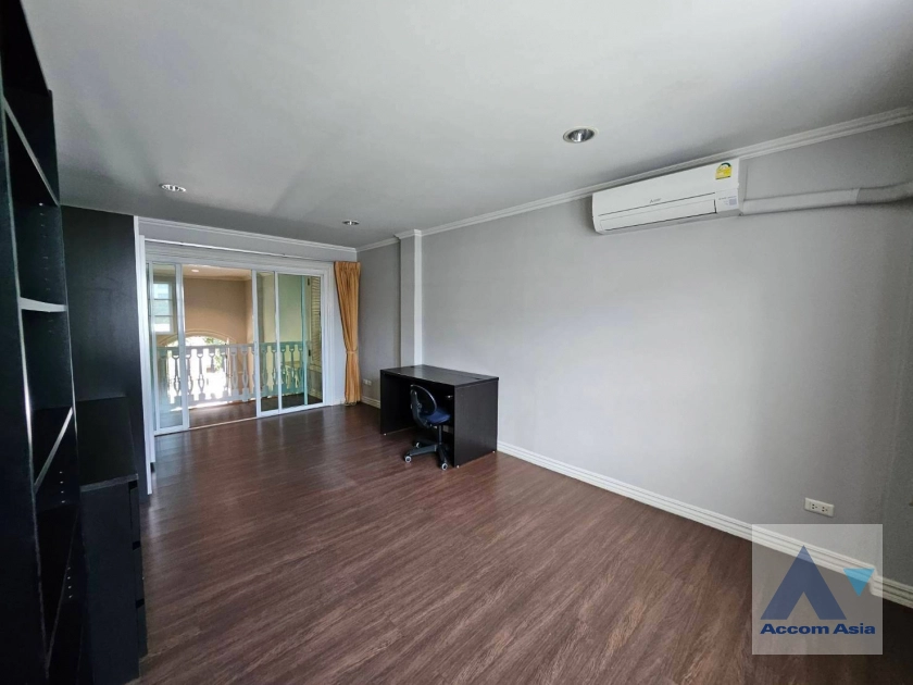 4  3 br Townhouse for rent and sale in Bang Na ,Bangkok BTS Bearing at Fantasia Villa 2 AA40526