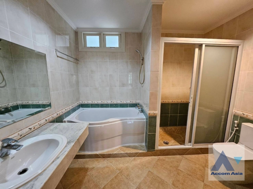 15  3 br Townhouse for rent and sale in Bang Na ,Bangkok BTS Bearing at Fantasia Villa 2 AA40526