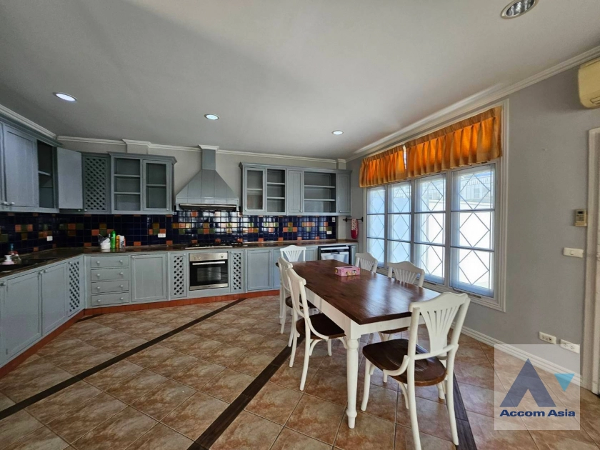 7  3 br Townhouse for rent and sale in Bang Na ,Bangkok BTS Bearing at Fantasia Villa 2 AA40526