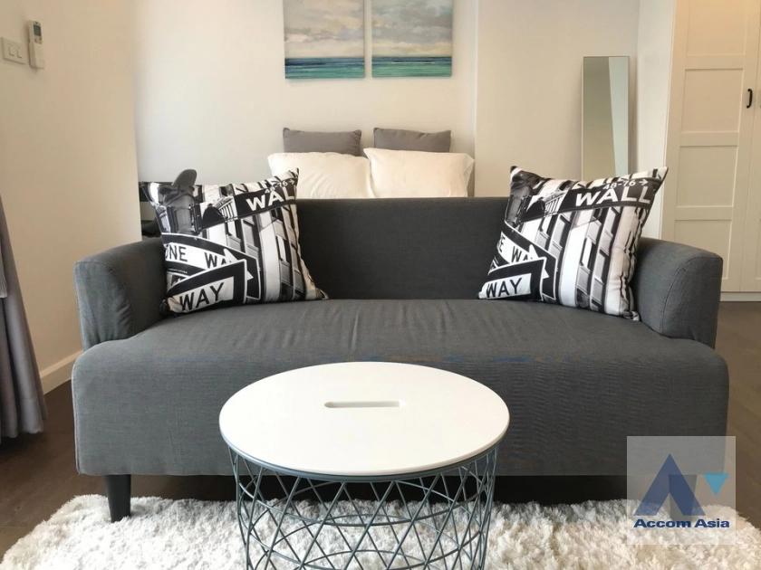 unit 1 Bedroom  Condominium For Rent in Sathorn, Bangkok  near BTS Chong Nonsi - BRT Arkhan Songkhro (AA40533)