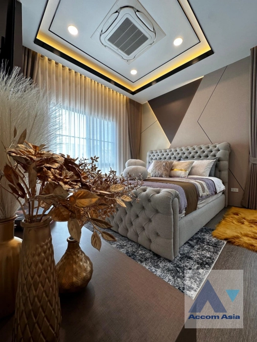 11  4 br House for rent and sale in Latkrabang ,Bangkok ARL Ban Thap Chang at Nantawan Rama 9 New Krungthepkreetha AA40534