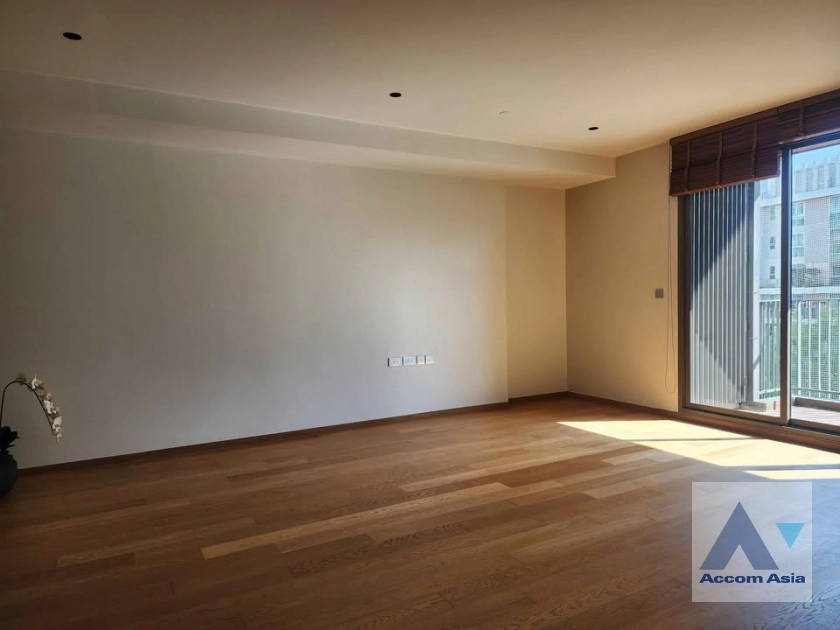 unit 1 Bedroom  Condominium For Rent in Sathorn, Bangkok  near MRT Lumphini (AA40543)