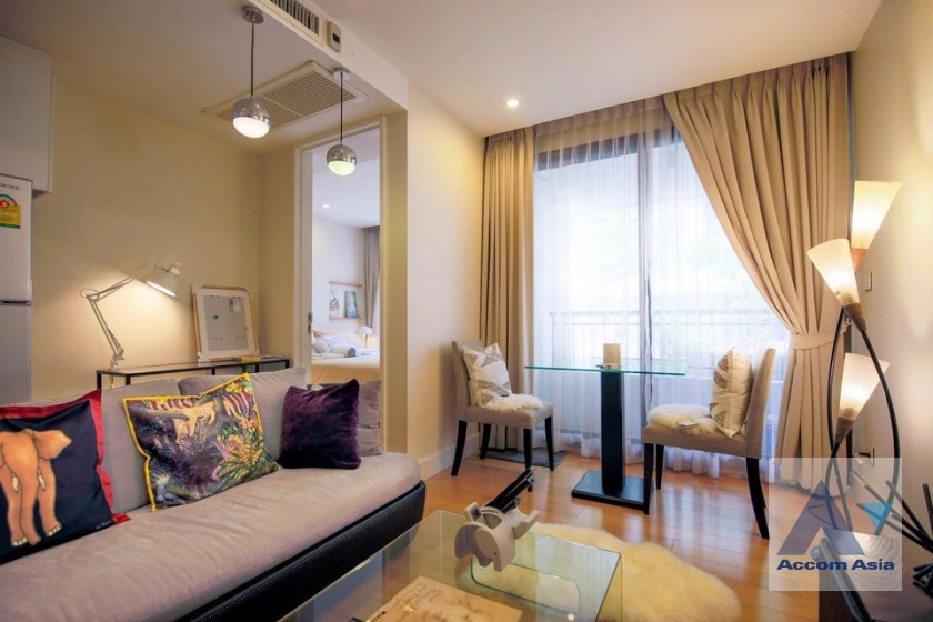unit 1 Bedroom  Condominium For Rent in Silom, Bangkok  near BTS Chong Nonsi (AA40554)