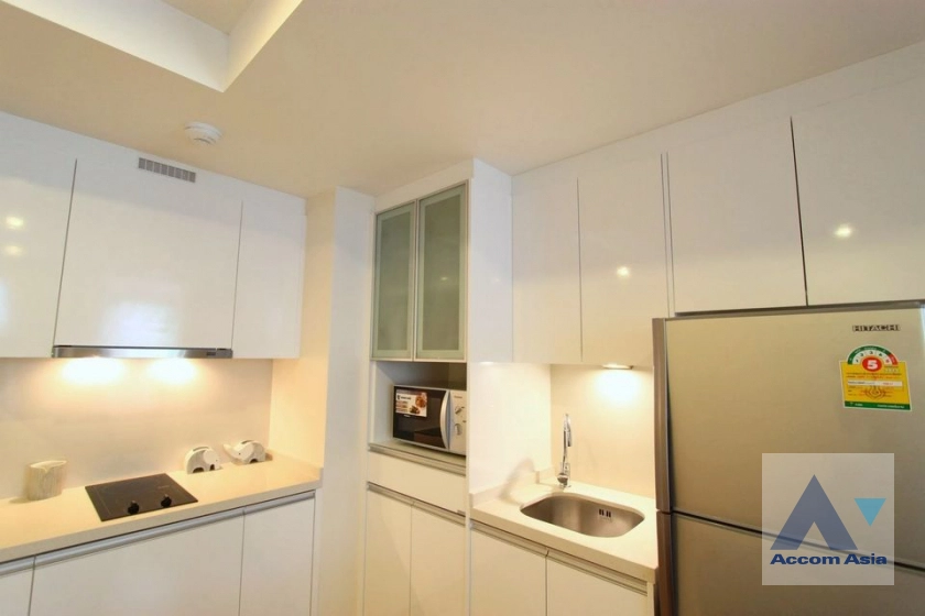 unit 1 Bedroom  Condominium For Rent in Silom, Bangkok  near BTS Chong Nonsi (AA40554)