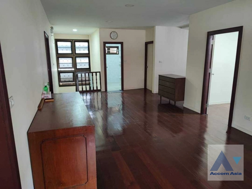 10  4 br House For Rent in Phaholyothin ,Bangkok  AA40561