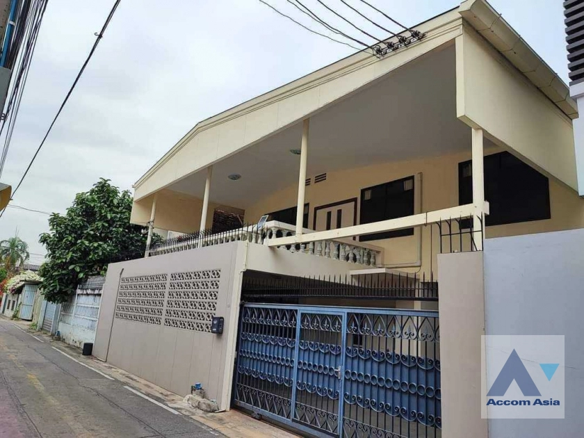  2  4 br House For Rent in Phaholyothin ,Bangkok  AA40561