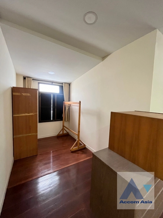 12  4 br House For Rent in Phaholyothin ,Bangkok  AA40561