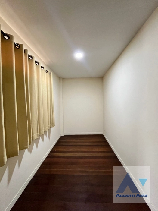 16  4 br House For Rent in Phaholyothin ,Bangkok  AA40561