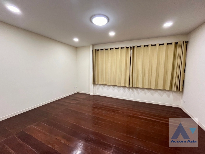 13  4 br House For Rent in Phaholyothin ,Bangkok  AA40561