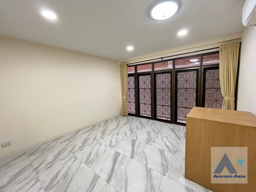 8  4 br House For Rent in Phaholyothin ,Bangkok  AA40561