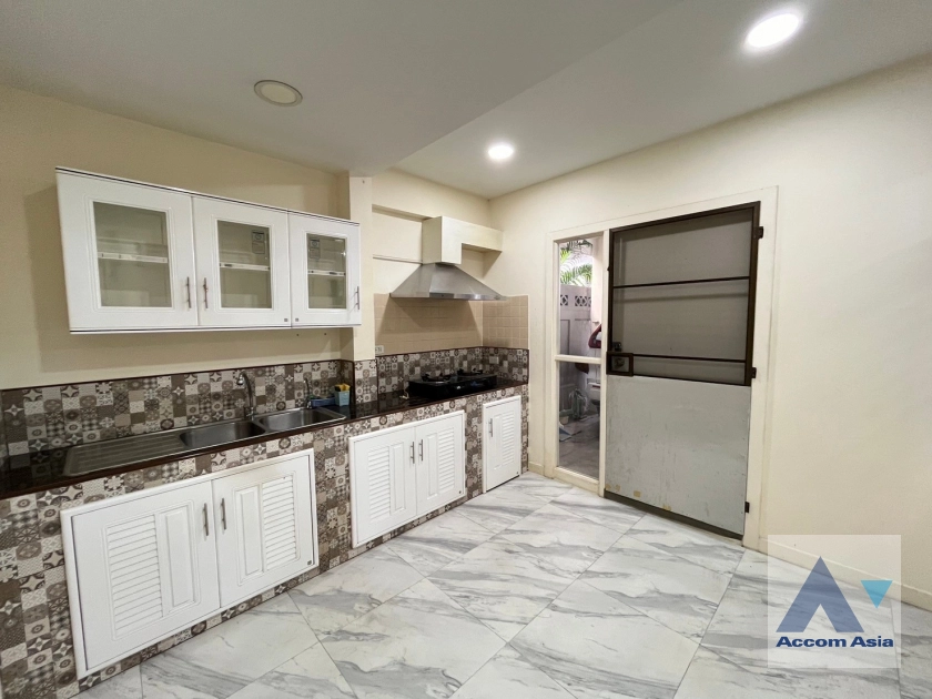 5  4 br House For Rent in Phaholyothin ,Bangkok  AA40561