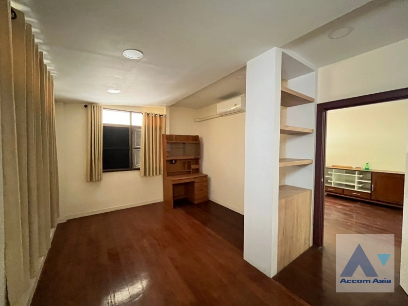 15  4 br House For Rent in Phaholyothin ,Bangkok  AA40561
