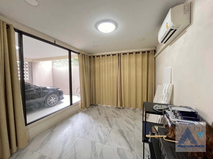  1  4 br House For Rent in Phaholyothin ,Bangkok  AA40561