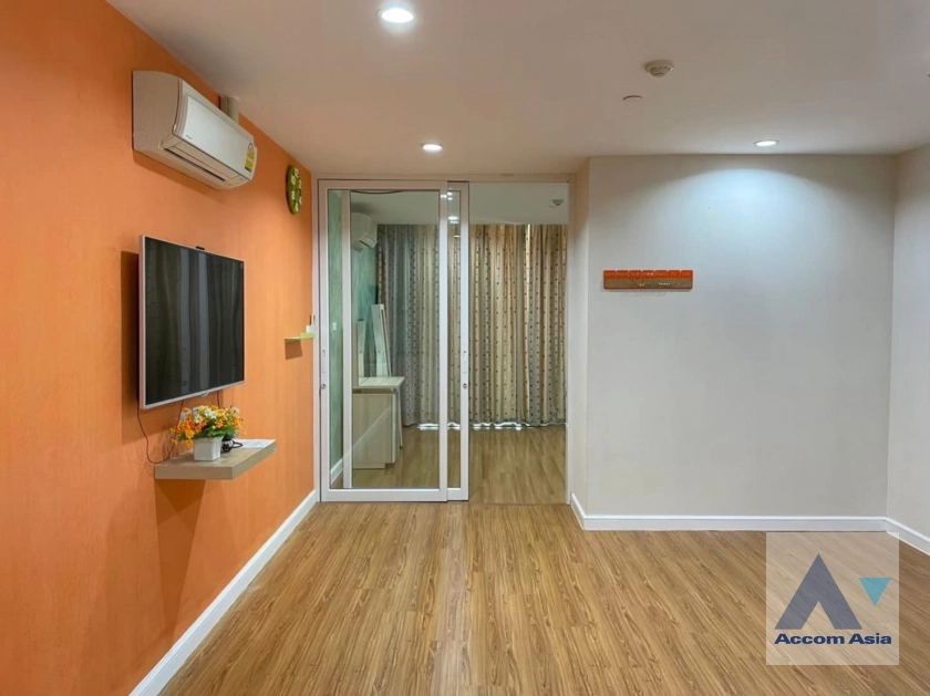 unit 1 Bedroom  Condominium For Rent & Sale in Ploenchit, Bangkok  near BTS Sala Daeng - MRT Sam Yan (AA40568)