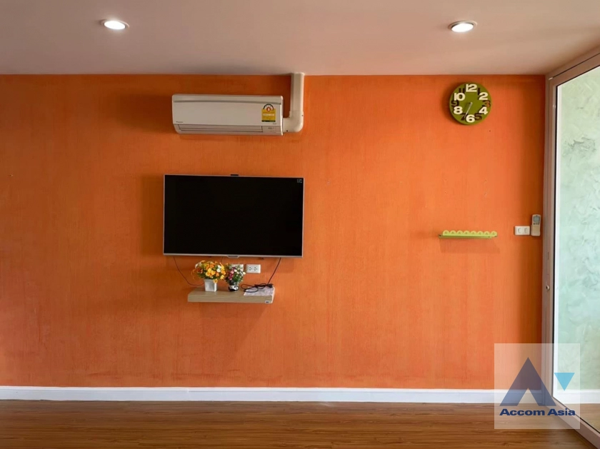 unit 1 Bedroom  Condominium For Rent & Sale in Ploenchit, Bangkok  near BTS Sala Daeng - MRT Sam Yan (AA40568)