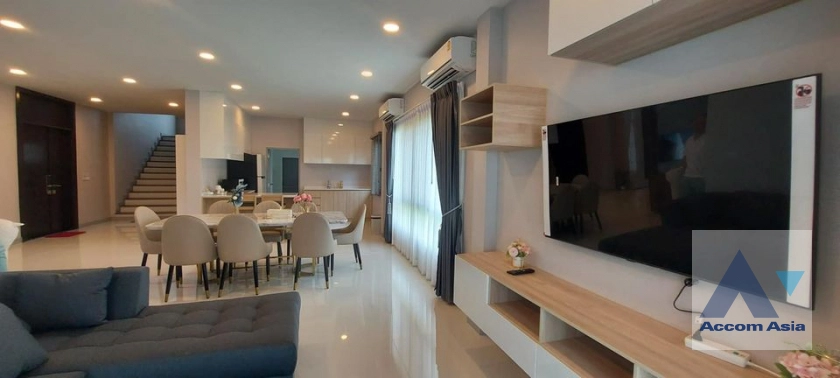 unit 5 Bedrooms  House For Rent in Phaholyothin, Bangkok  (AA40571)