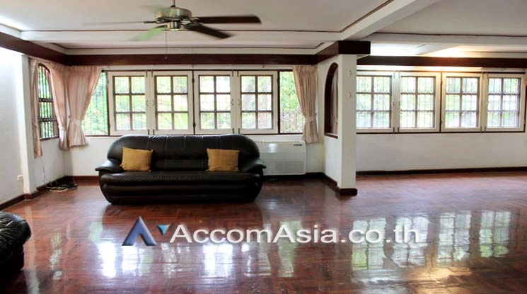 unitHome Office |  3 Bedrooms  House For Rent in Sukhumvit, Bangkok  near BTS Nana (9009501)