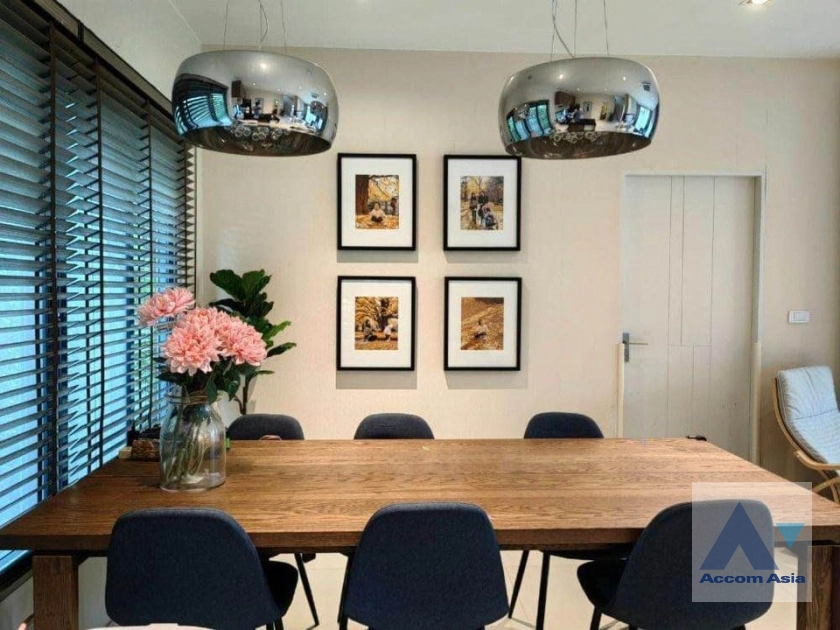 unit 4 Bedrooms  House For Rent & Sale in Samutprakan, Samutprakan  (AA40573)